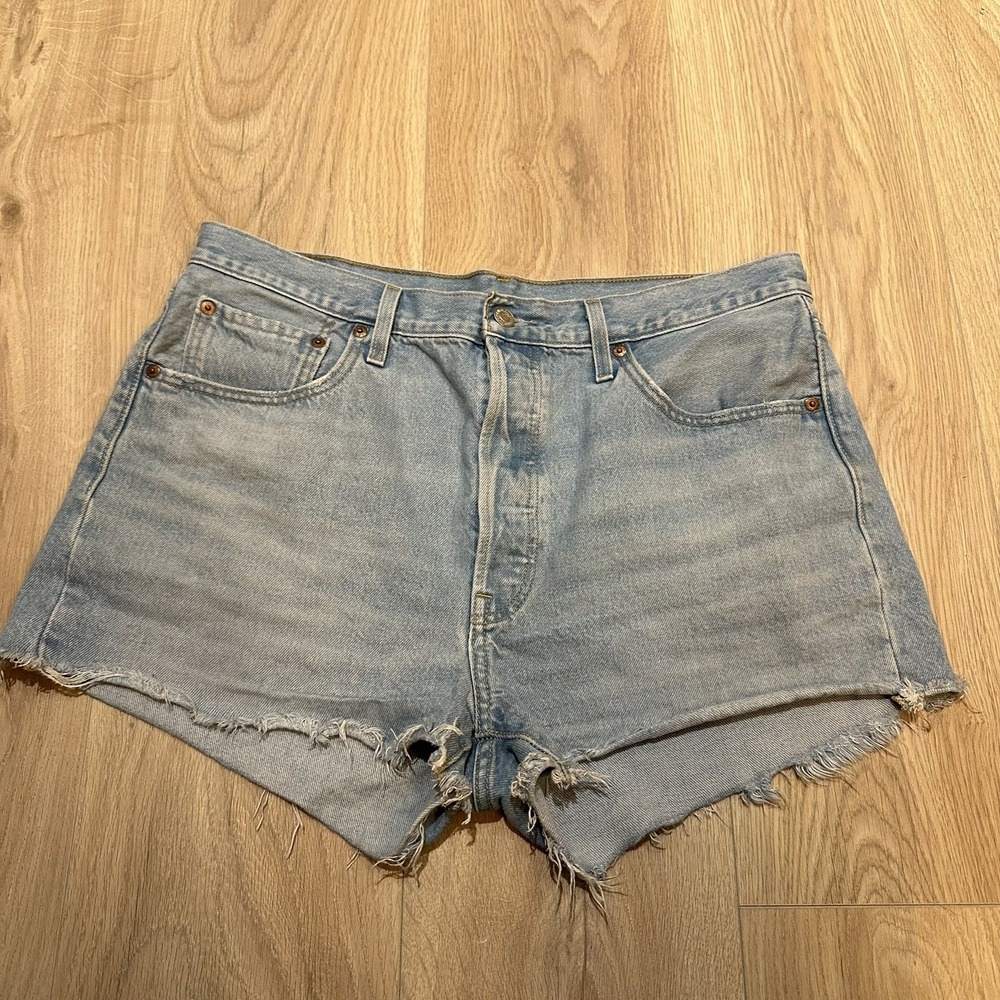 Levis 501 Women's Shorts Denim Distressed Cutoff High Rise‎ Edgy Beach Size 33